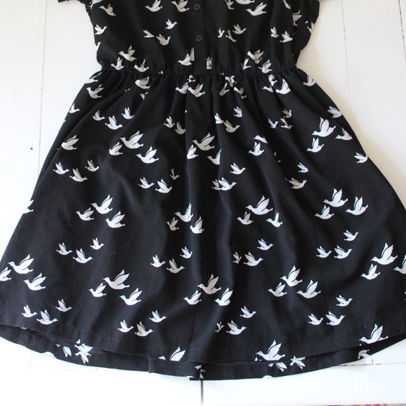 Short Sleeve Black and White Dove Printed Collared Mini Dress - Picture 6 of 8